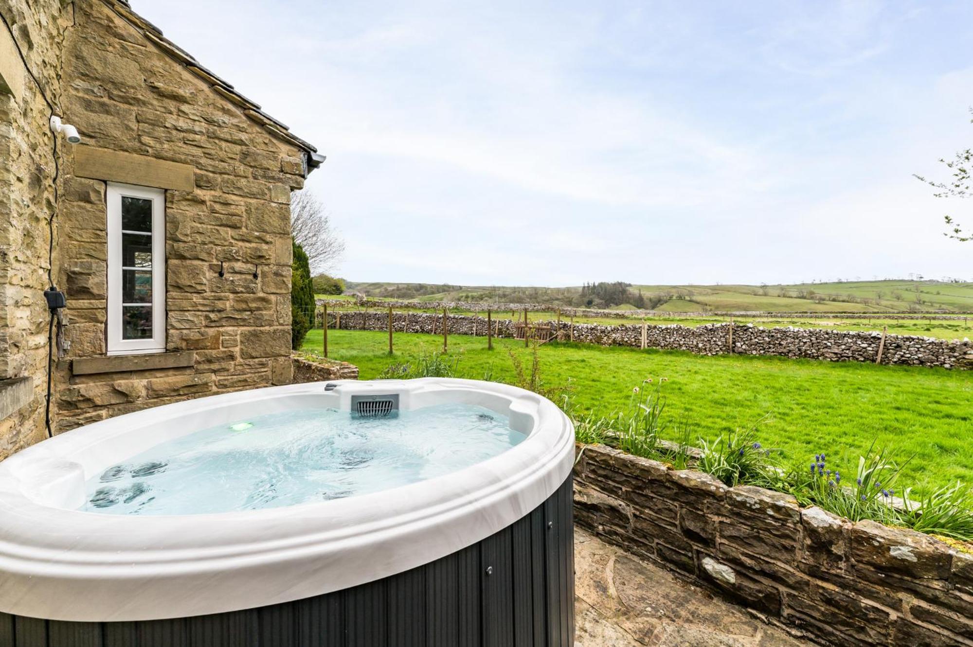Central Malham Wellbeing Escape With Hot Tub Sleeps 8 外观 照片